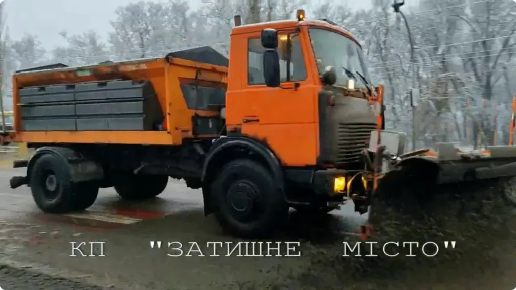 Сніг у Павлограді: комунальники розповіли, скільки розчистили доріг