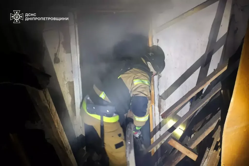 На Синельниківщині обстріл пошкодив рятувальну частину