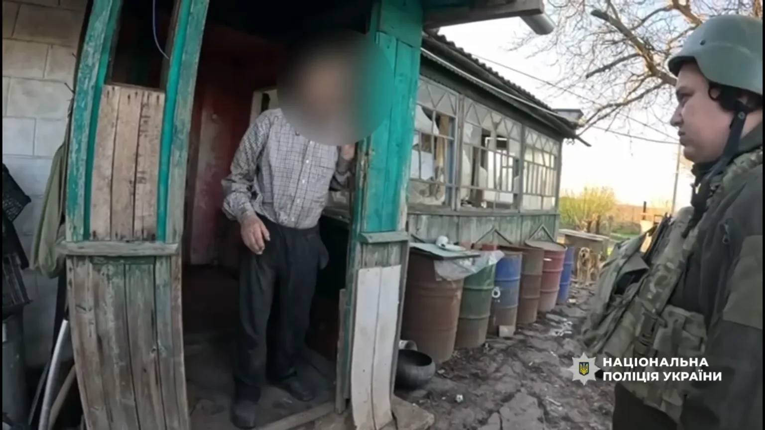 «5 хвилин на збори»: «Білі янголи» вивезли літніх людей із-під обстрілів на Дніпропетровщині