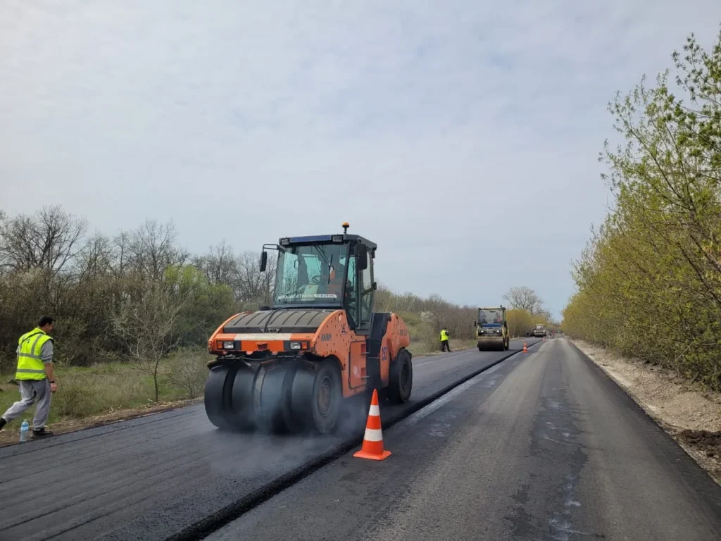 На Синельниківщині відновлюють дорогу Р-85