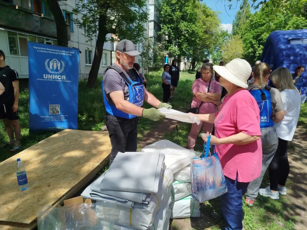 Після нічного удару в Синельниковому 80 родин отримали допомогу