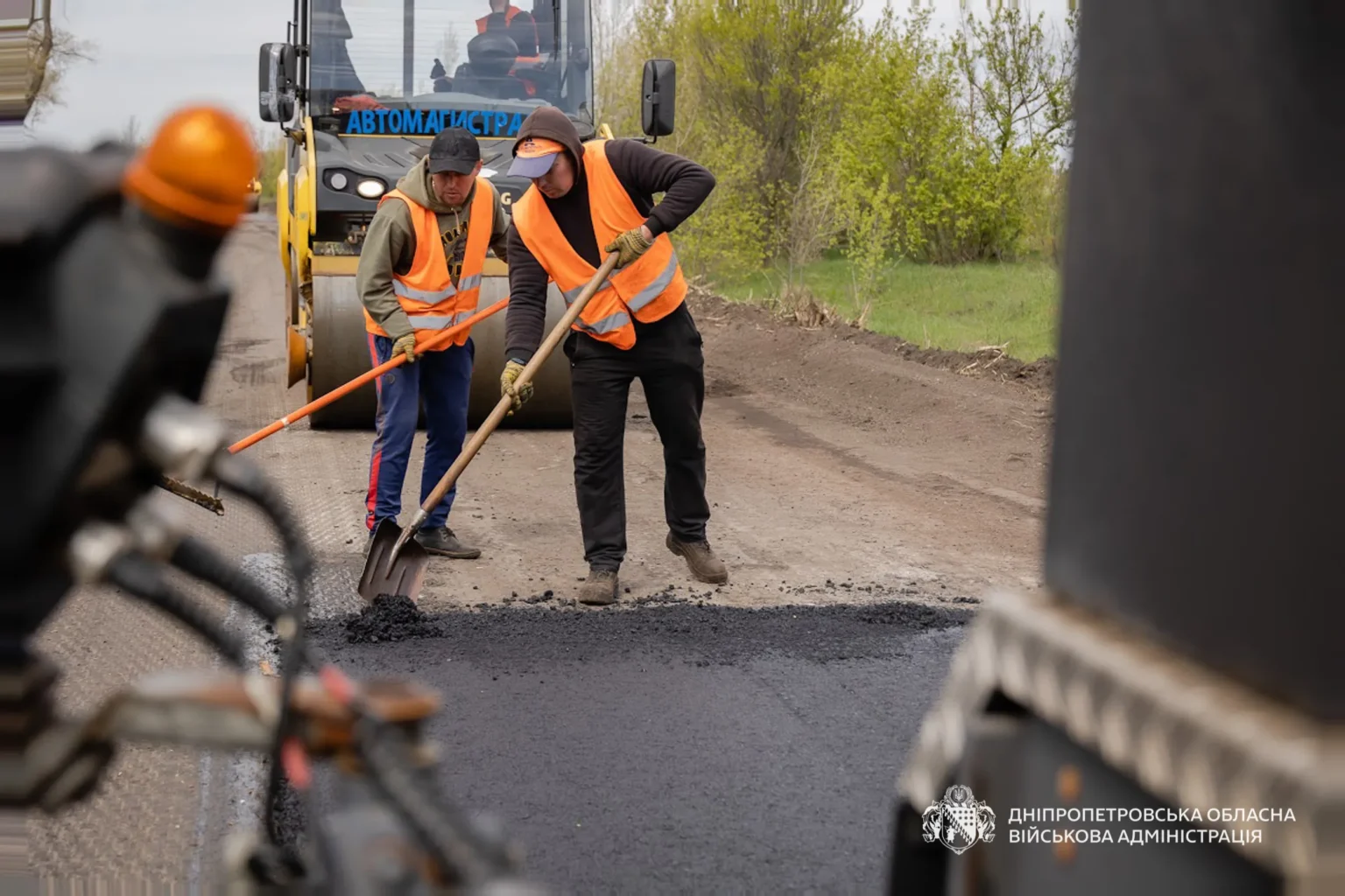 Як на Дніпропетровщині ремонтують дороги (ФОТО, ВІДЕО)