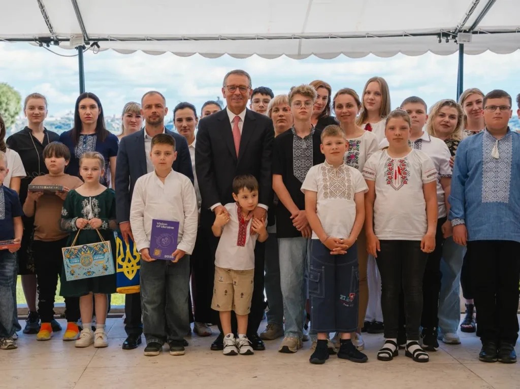 Діти загиблих українських військових з Дніпропетровщини відпочинуть у Португалії
