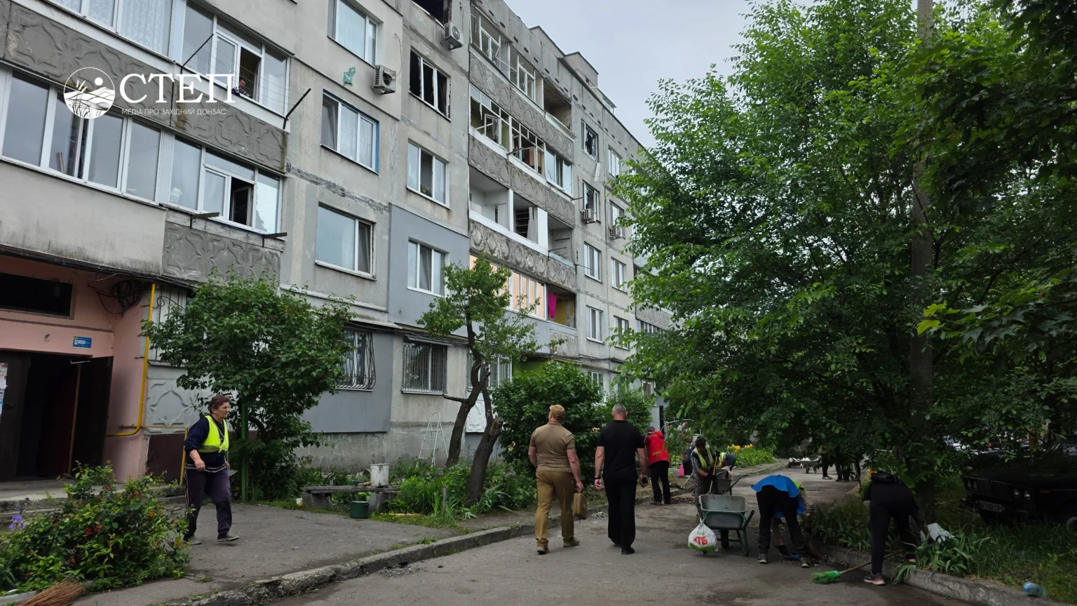 Павлоград оговтується після удару шахеда по житловому будинку (ВІДЕО)