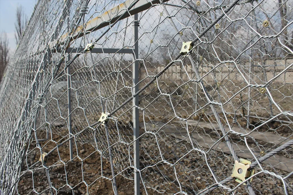 На Дніпропетровщині чоловік вкрав дріт для антидронових сіток