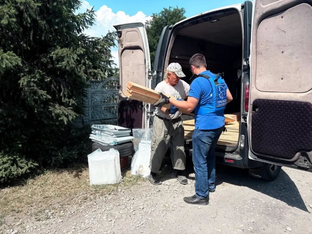У Миколаївській громаді благодійники допомагали після атаки дронів