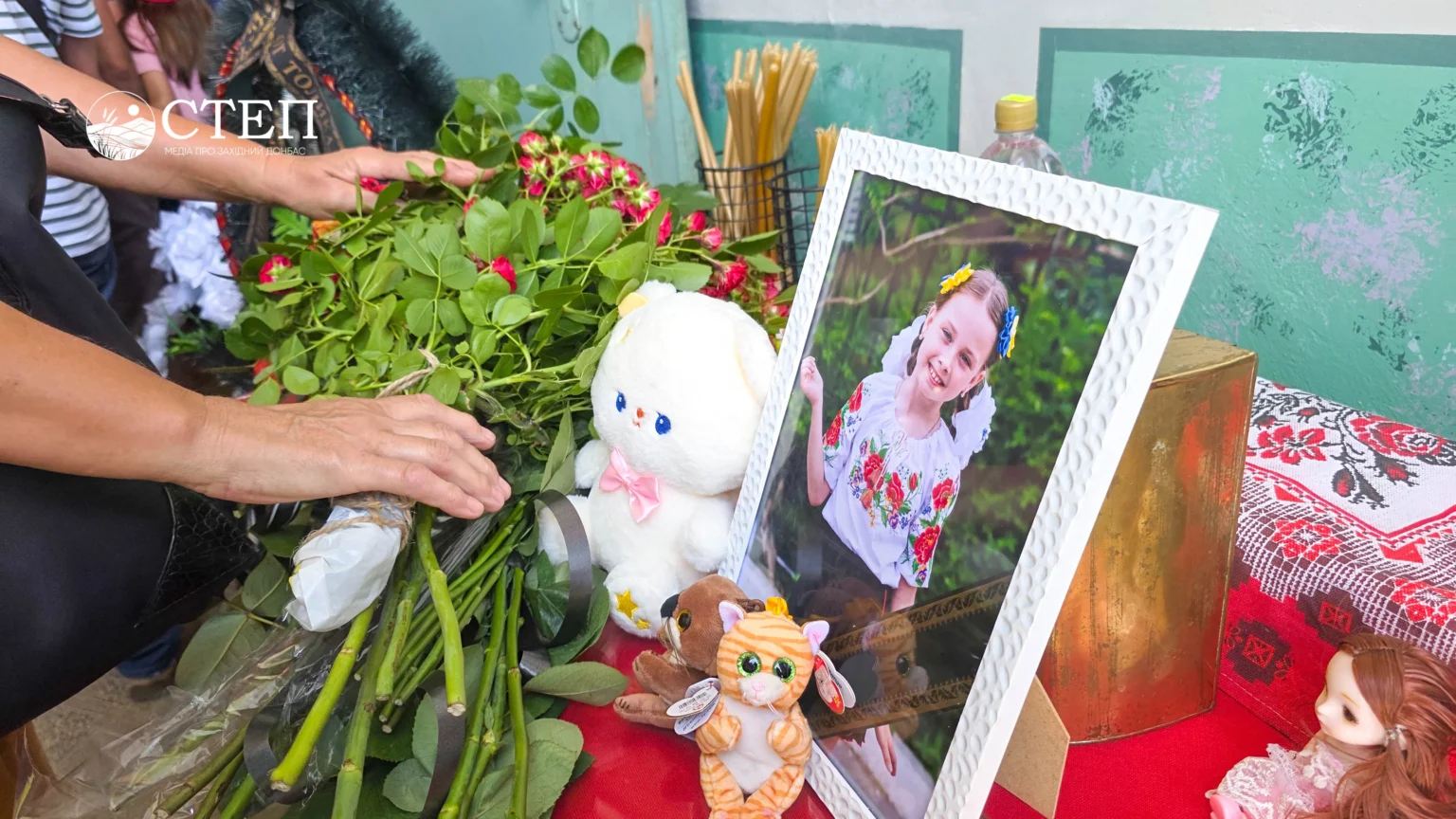 Трагедія, що сколихнула Павлоград: поховали 8-річну Аліну Гребенюк (ФОТО, ВІДЕО)