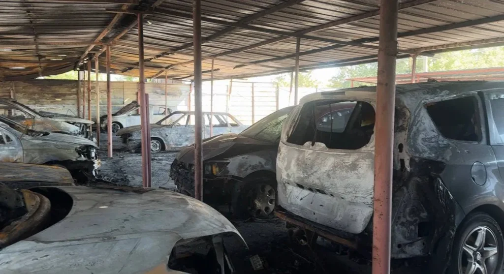 У Павлограді внаслідок удару згоріли 15 транспортних засобів