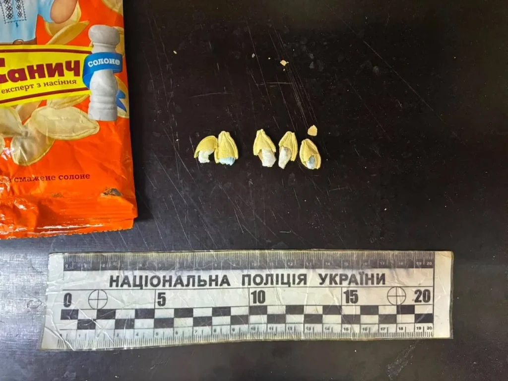 Сховали у насінні: в колонії виявили наркотики у посилці