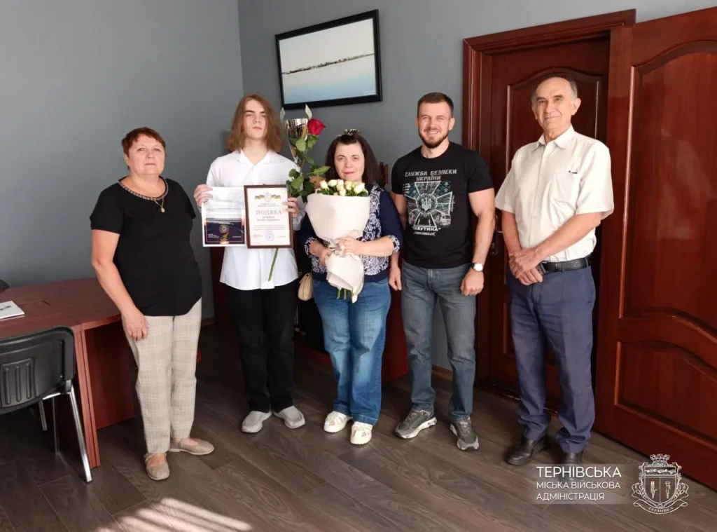 У Тернівці привітала хлопця, який отримав максимальний бал НМТ