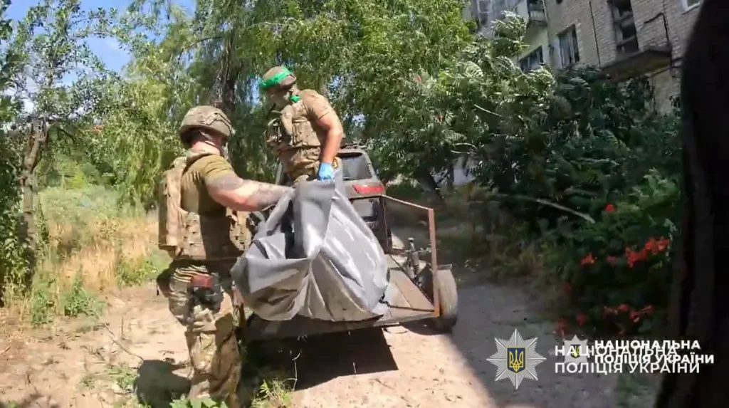 Не встигли врятувати: на Дніпропетровщині «Білі янголи» евакуювали тіла двох літніх мешканців