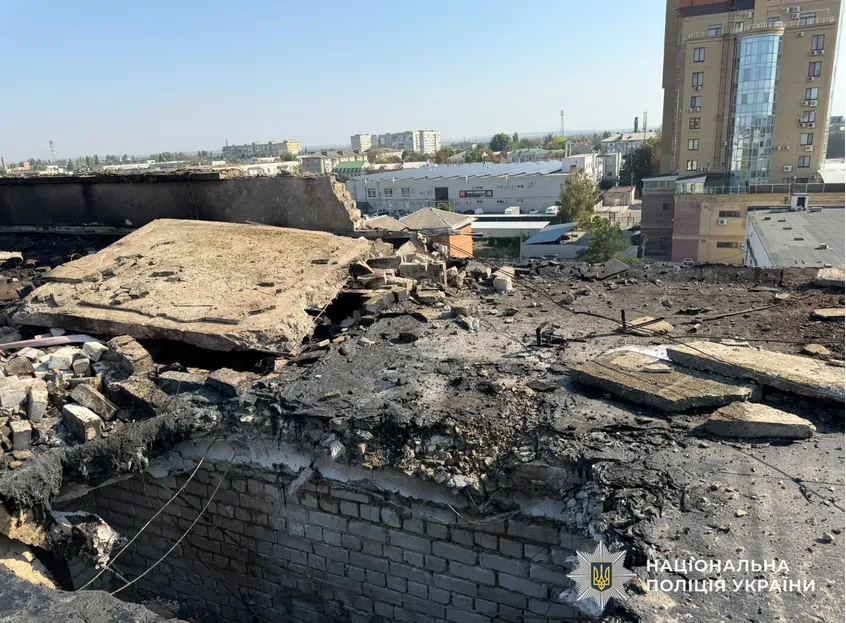 Поліція Павлоградщини опублікувала фото пошкоджень медзакладу у Павлограді