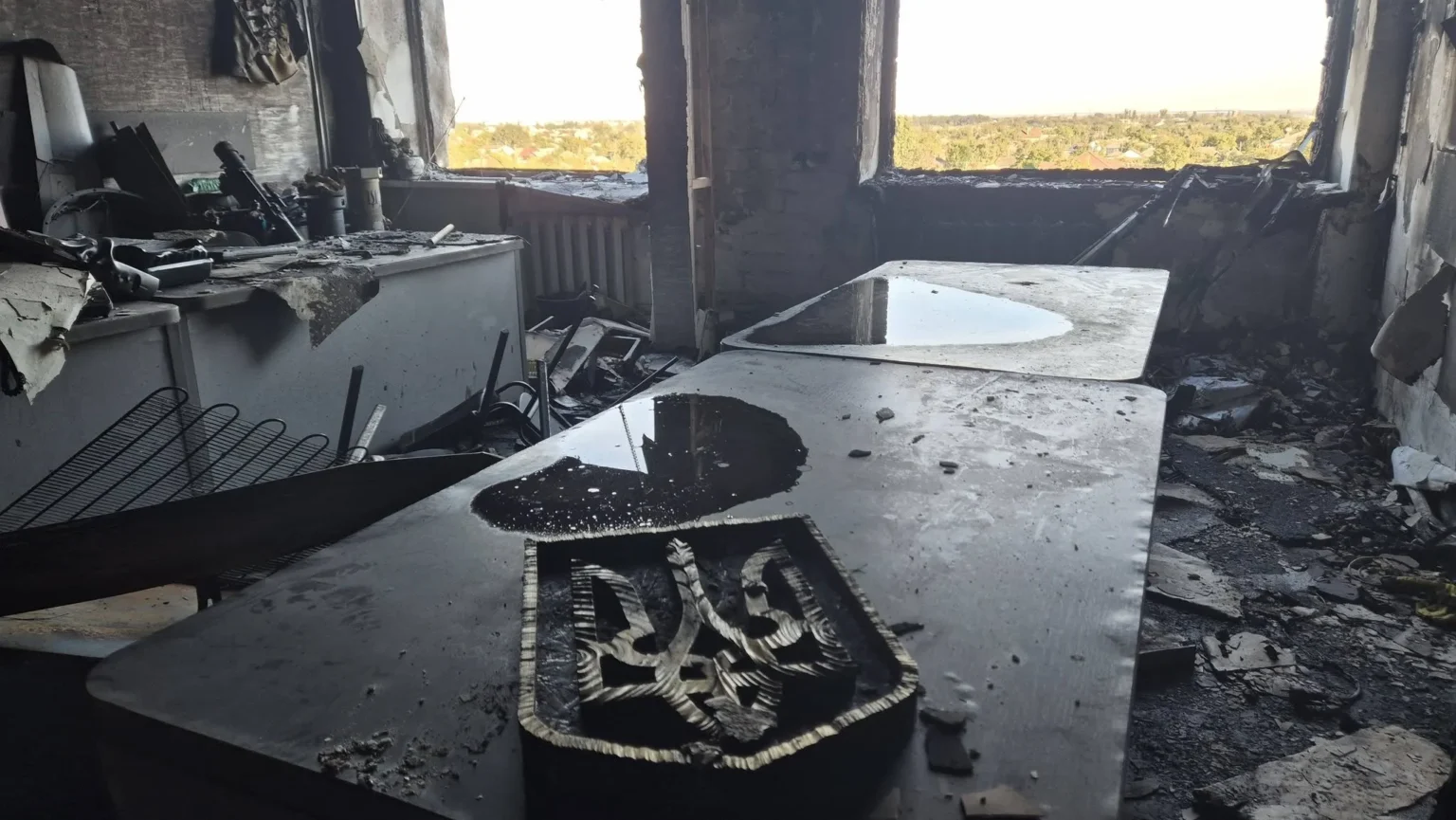 Пожежа від «прильоту» зруйнувала офіс шахтарської профспілки у Павлограді