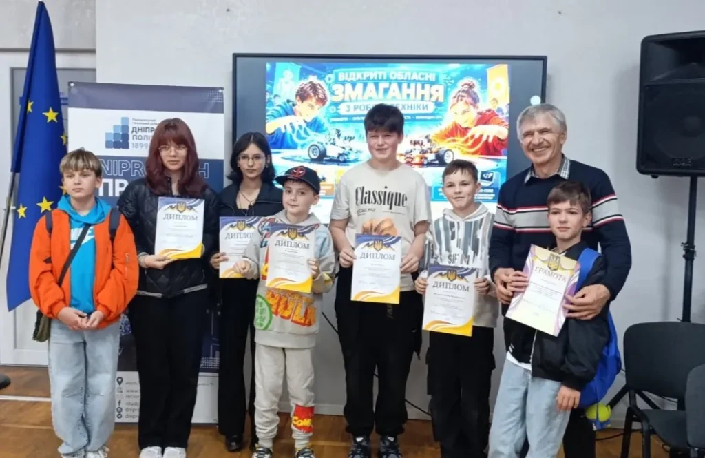 Юні робототехніки з Павлограда вибороли п’ять призових місць на обласних змаганнях